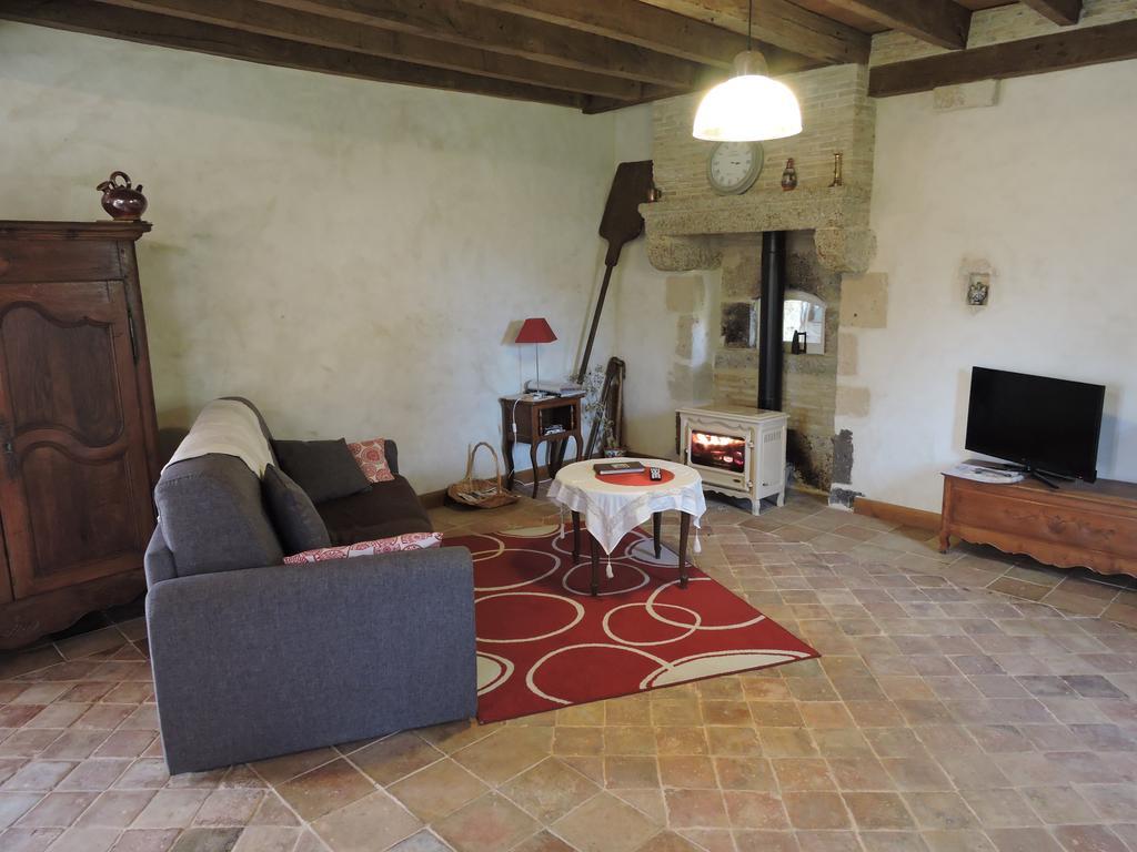 Gite De La Hertaudiere Montbizot Exterior photo